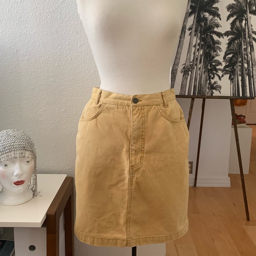 GAP mellow yellow denim mini skirt; 4 pockets;zippered front closure.Size 11/12. - Picture 3 of 5